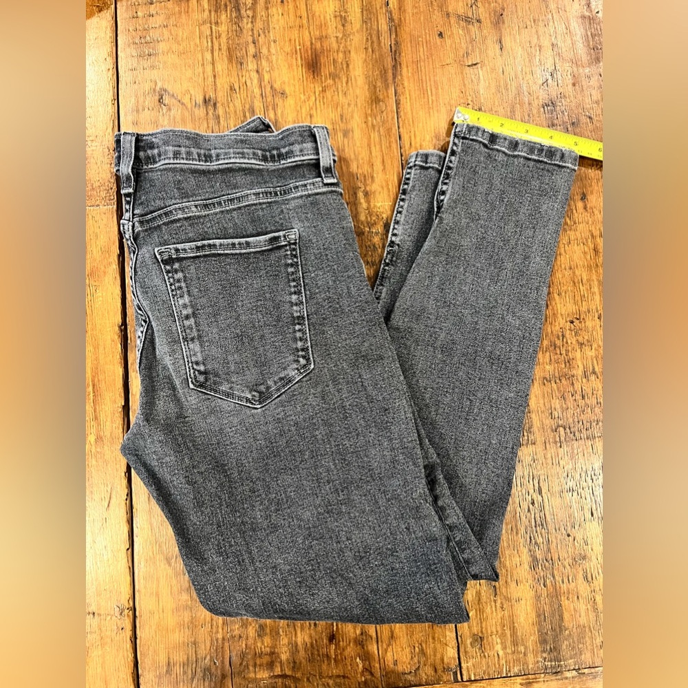 Banana republic women’s black ripped skinny jeans. Size 29.